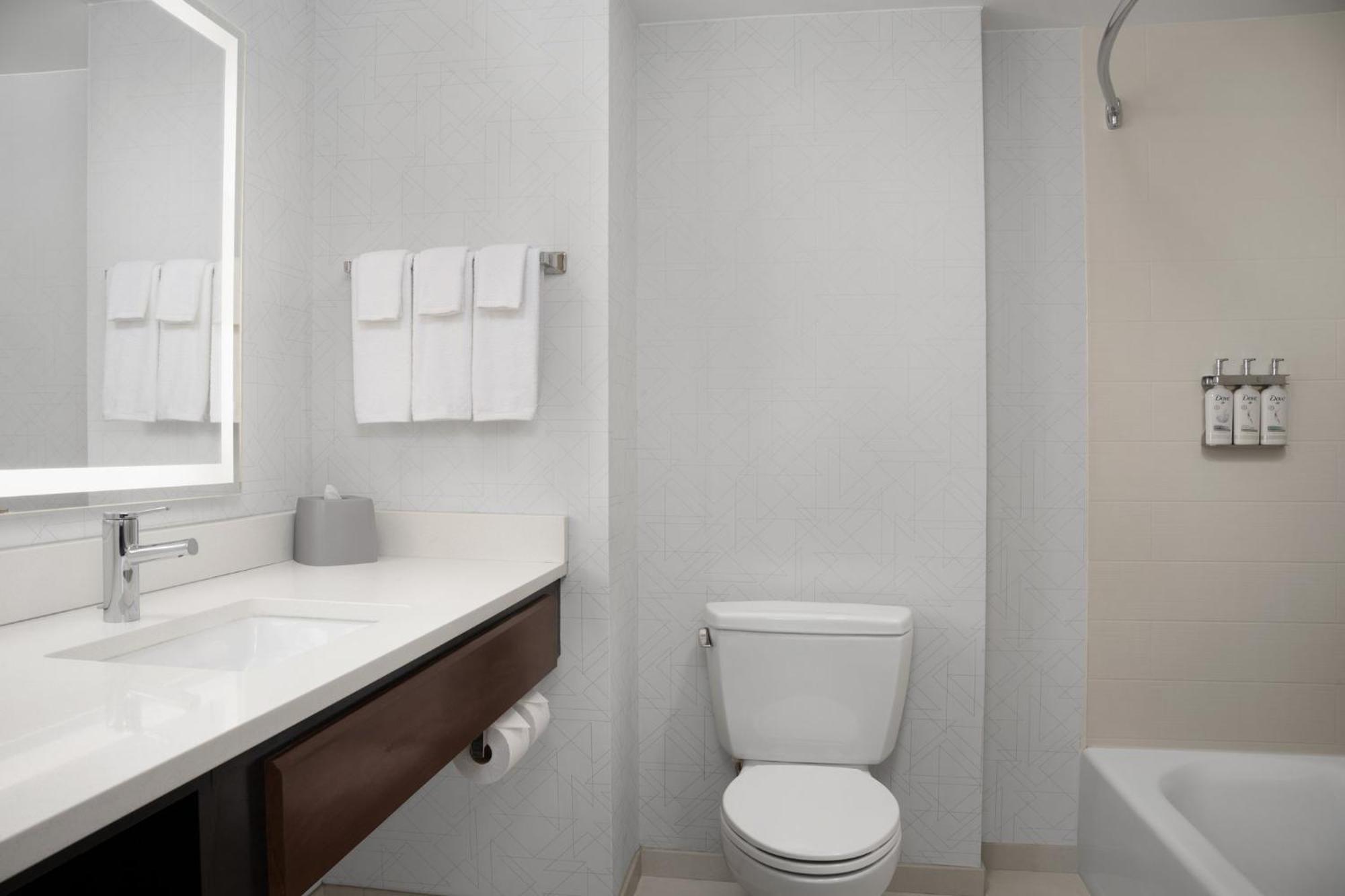 Holiday Inn Express & Suites Alexandria - Fort Belvoir By Ihg Luaran gambar