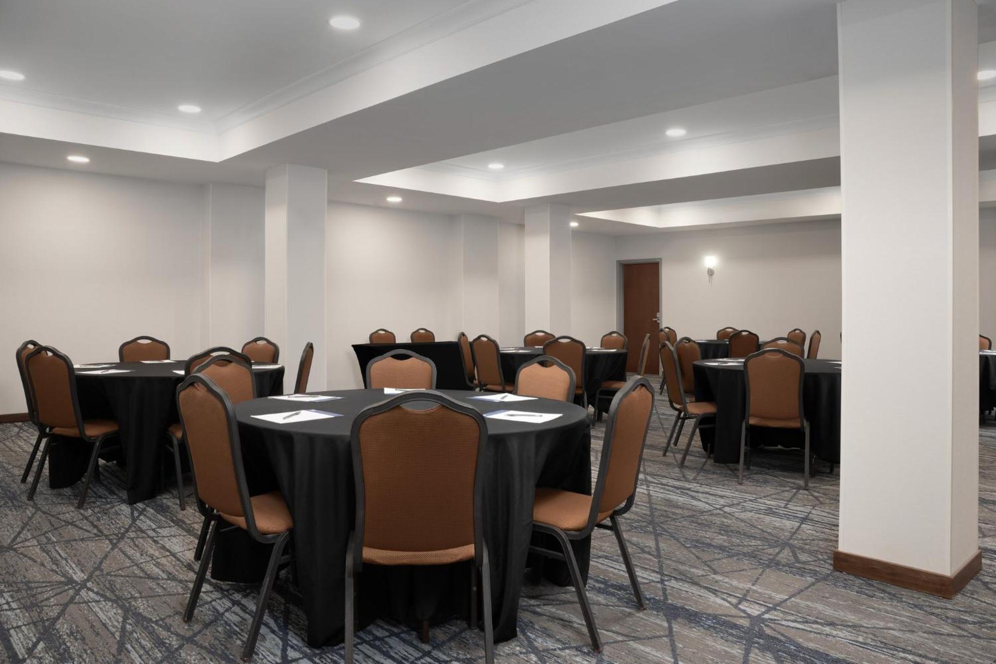 Holiday Inn Express & Suites Alexandria - Fort Belvoir By Ihg Luaran gambar