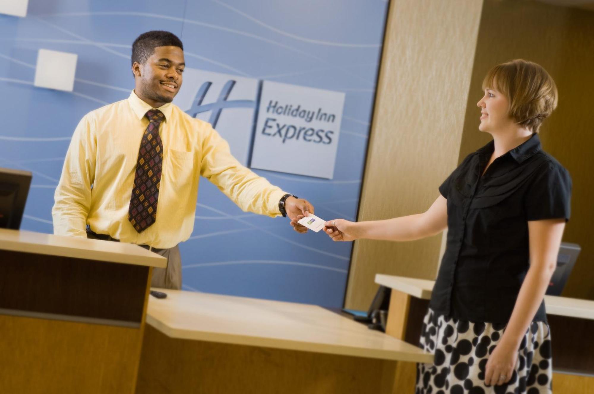 Holiday Inn Express & Suites Alexandria - Fort Belvoir By Ihg Luaran gambar